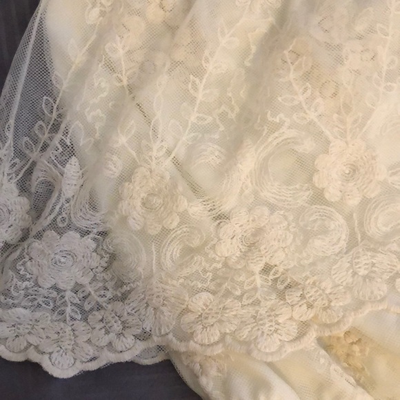 Flower embroidery crop top - Picture 2 of 3